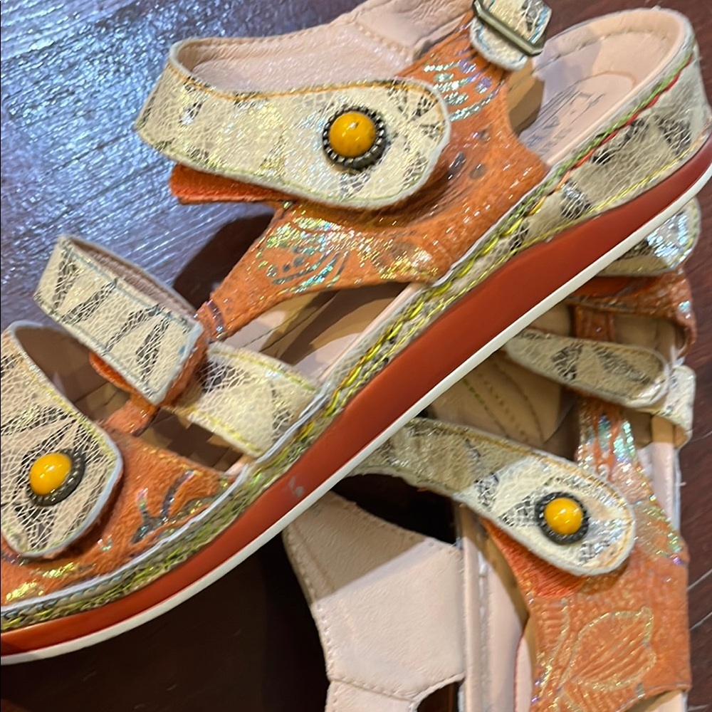 L’Artiste Sandals with Cushioned Footbed and Adjustable Straps - Picture 9 of 10